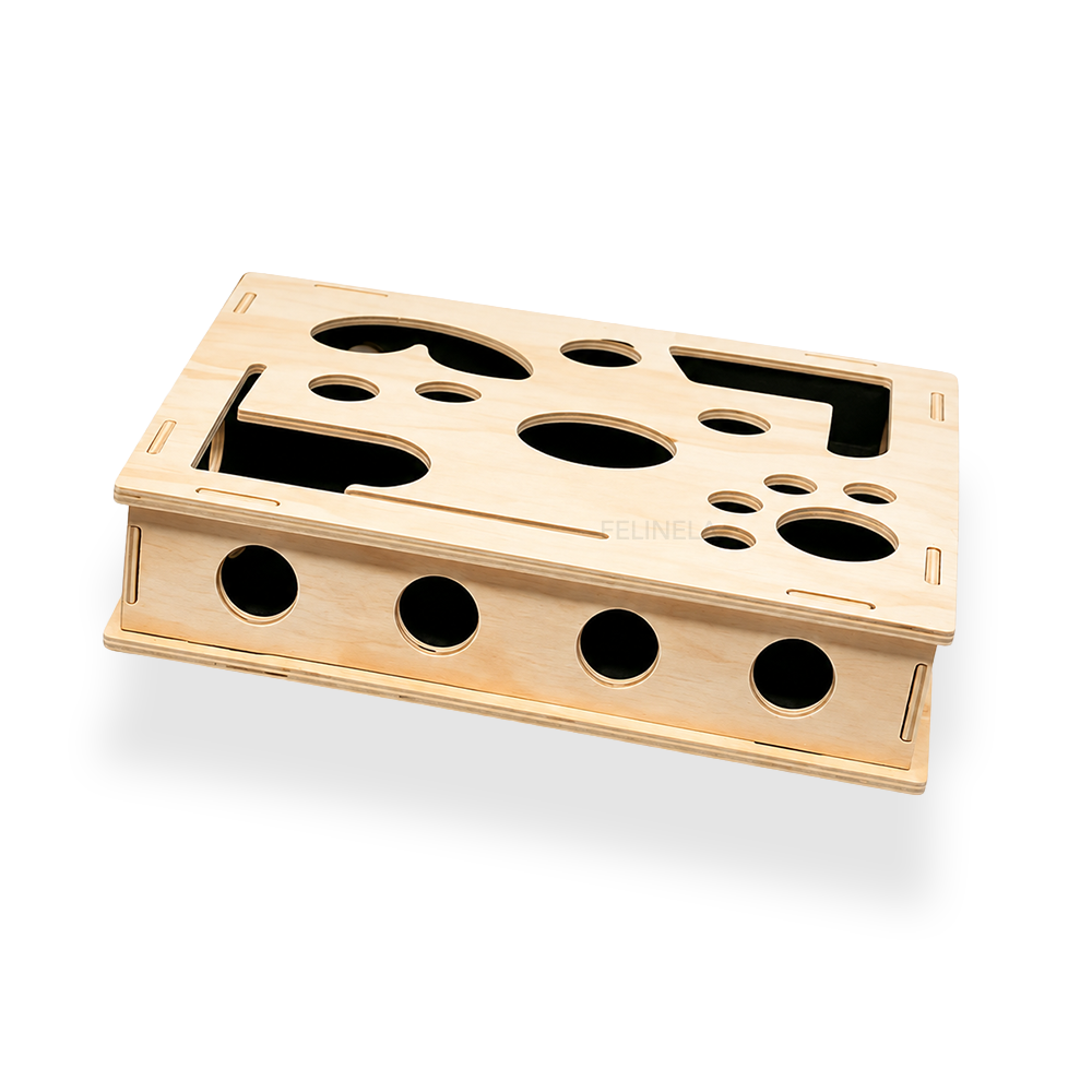 Fummelbox aus Holz mit Öffnungen auf der Oberseite und an den Seiten